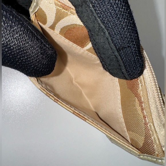 Coach Outlet Wallet with key ring - Picture 2 of 6